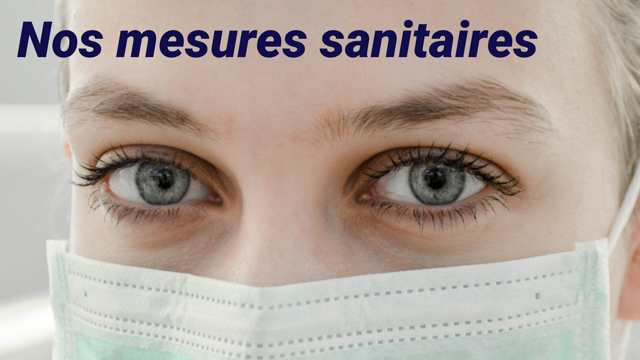 mesures_sanitaires closeup photo of woman's eye wearing mask